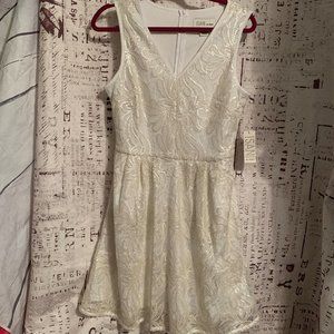 NEW ISANI For target IVORY V-NECK LACE LINED DRESS